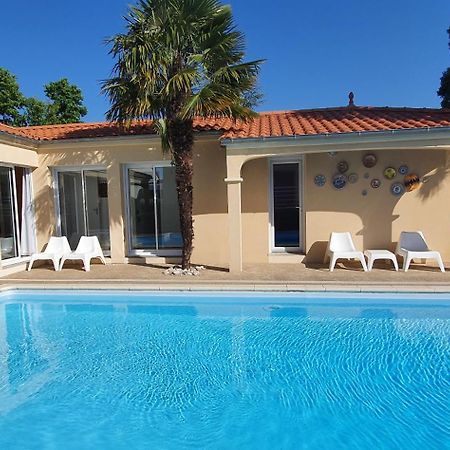 A la Topaze, Gite avec piscine privée chauffée pour 2 ou 3 Le May-sur-Evre Exterior foto
