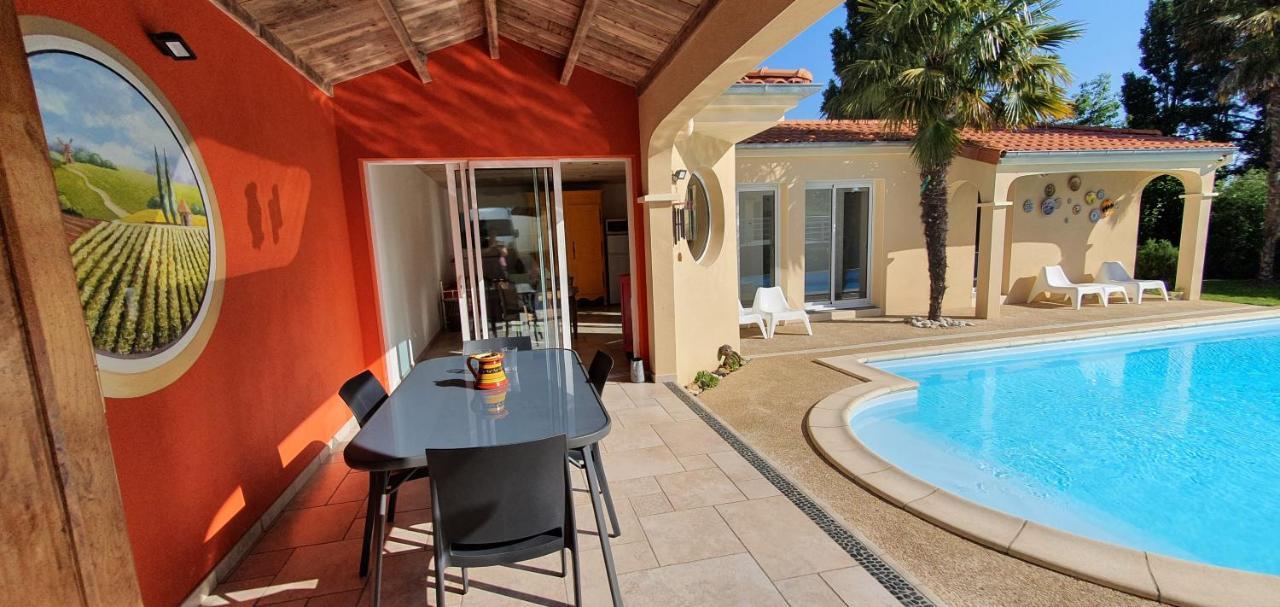 A la Topaze, Gite avec piscine privée chauffée pour 2 ou 3 Le May-sur-Evre Exterior foto