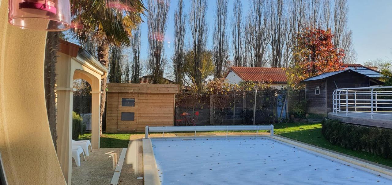 A la Topaze, Gite avec piscine privée chauffée pour 2 ou 3 Le May-sur-Evre Exterior foto